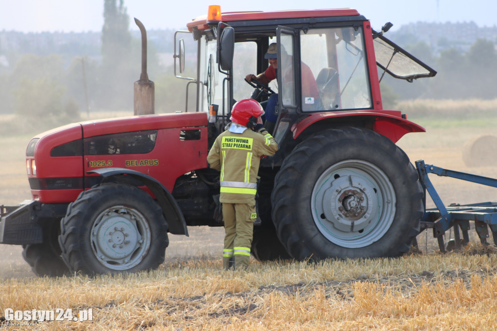 Pożar ścierniska, spłonęła też prasa do słomy