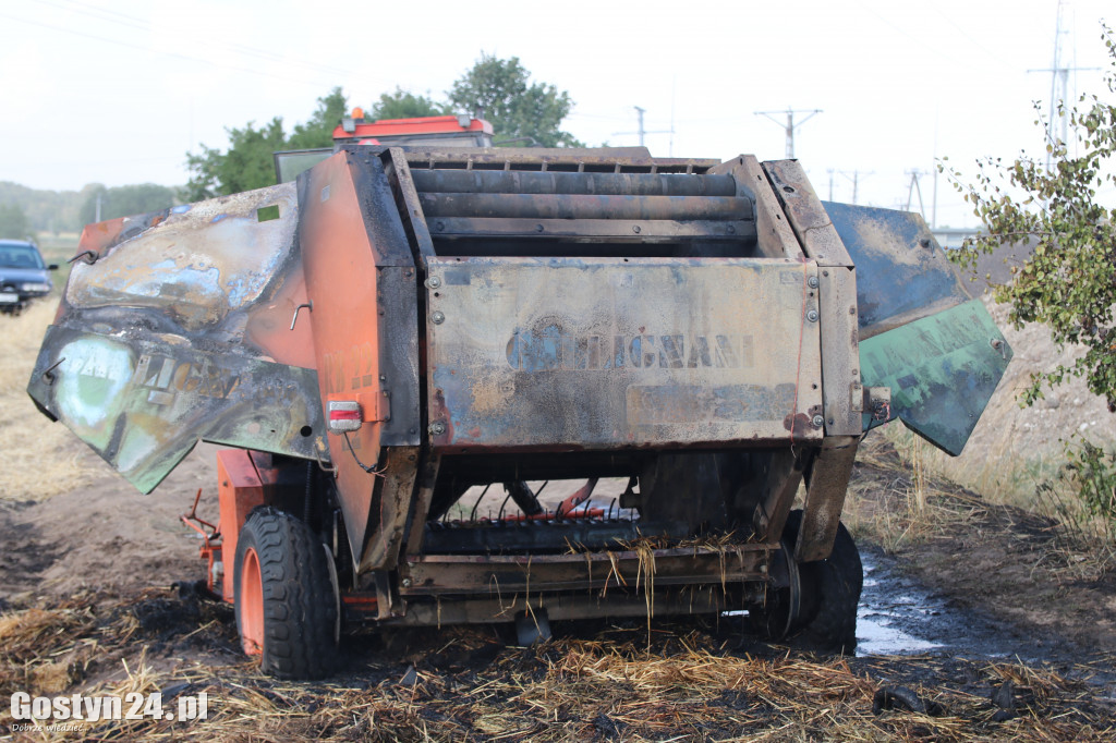 Pożar ścierniska, spłonęła też prasa do słomy