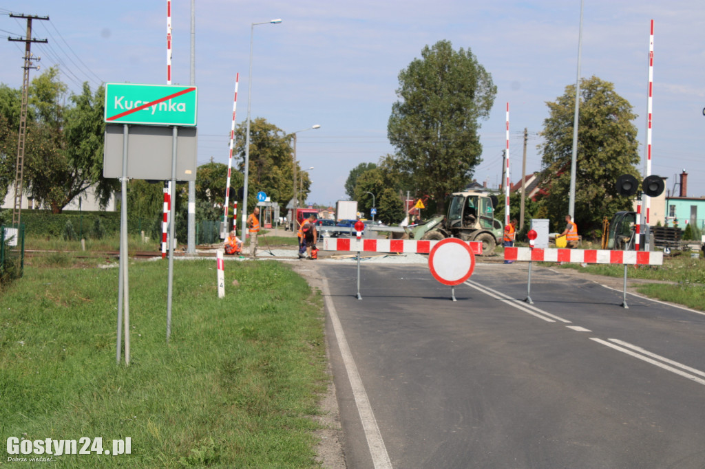 Komunikacyjny chaos na przejeździe...