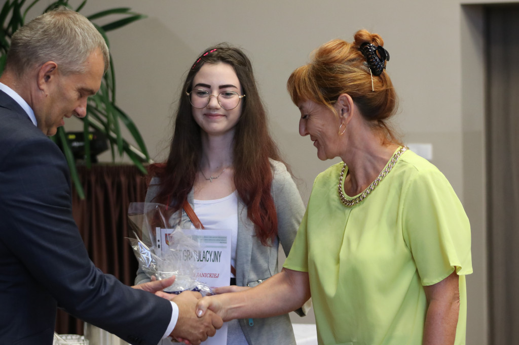 Wręczenie stypendiów uczniom z boreckich szkół