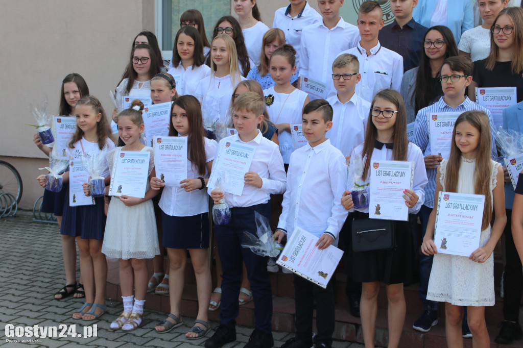 Wręczenie stypendiów uczniom z boreckich szkół