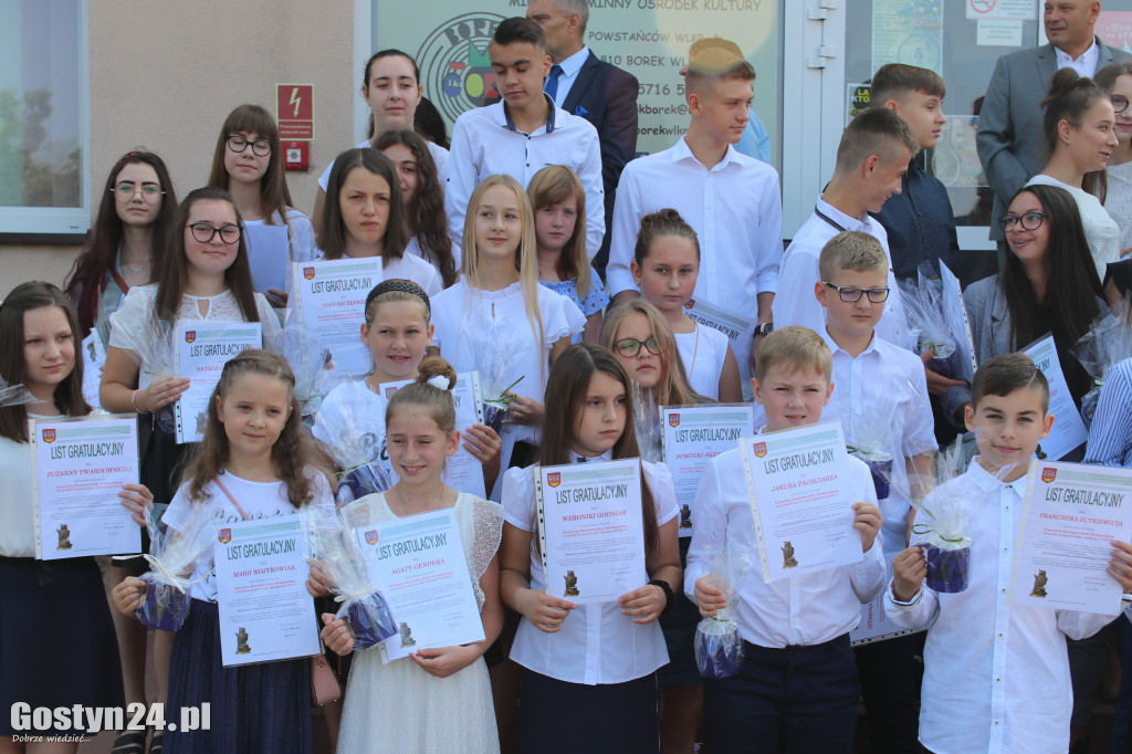 Wręczenie stypendiów uczniom z boreckich szkół