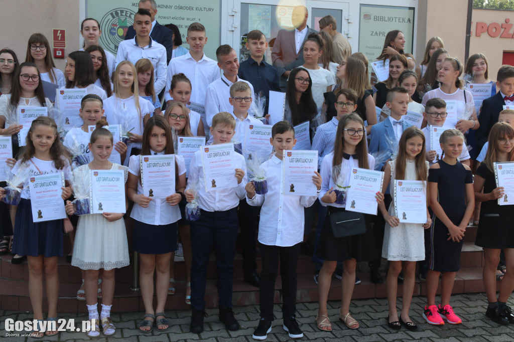 Wręczenie stypendiów uczniom z boreckich szkół