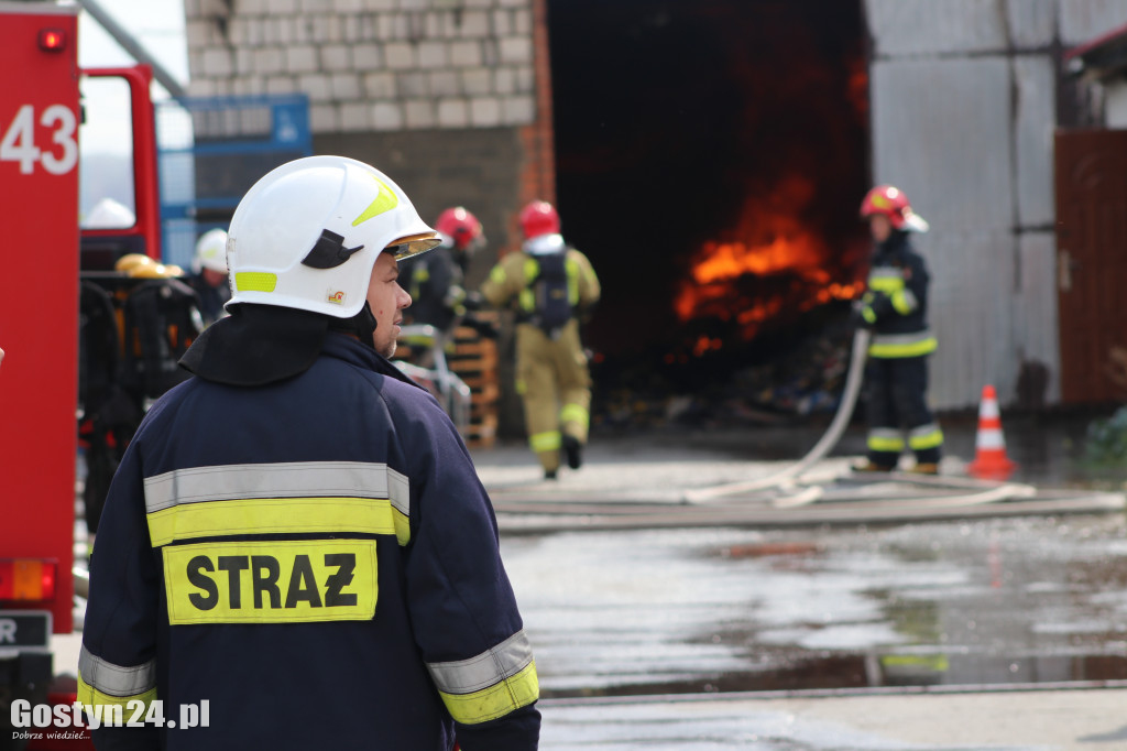 Pożar hali magazynowej w Nowym Belęcinie