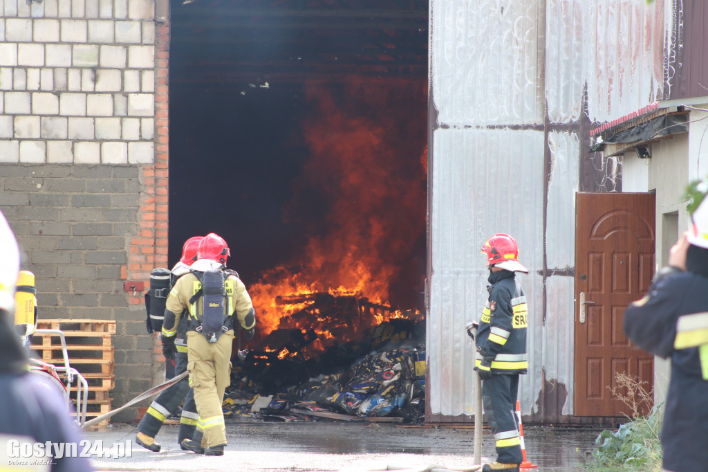 Pożar hali magazynowej w Nowym Belęcinie