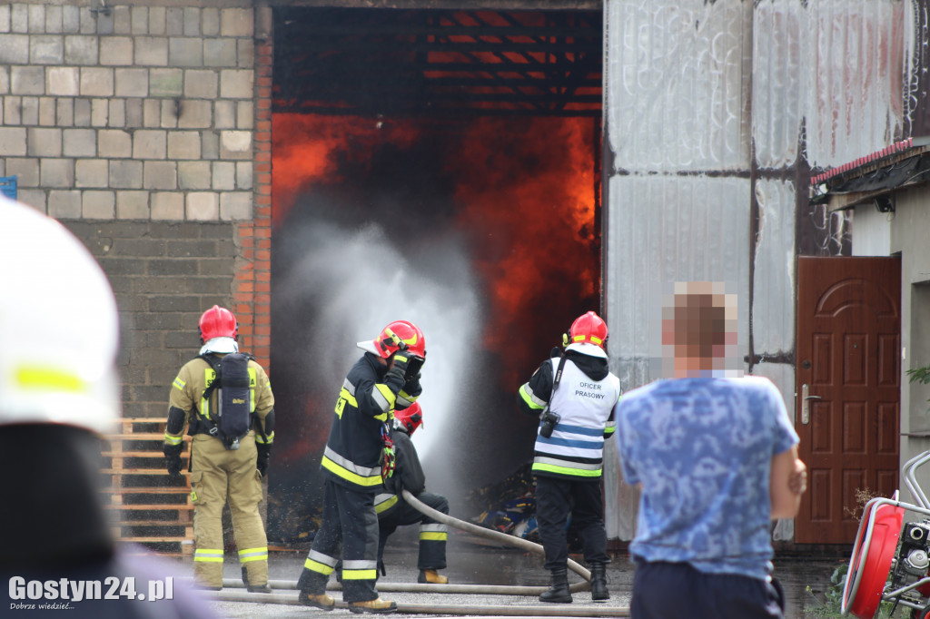 Pożar hali magazynowej w Nowym Belęcinie