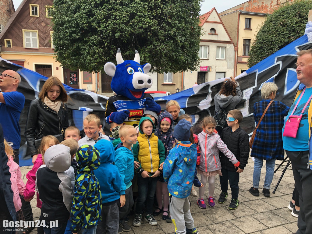 Unia Leszno z flagą w Poniecu