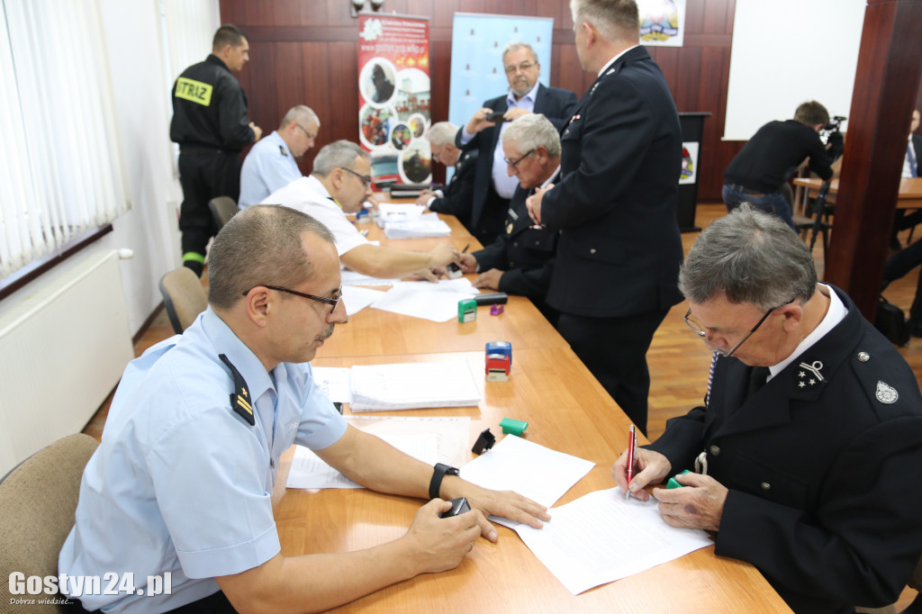 Straży z OSP podpisali umowy z rządem