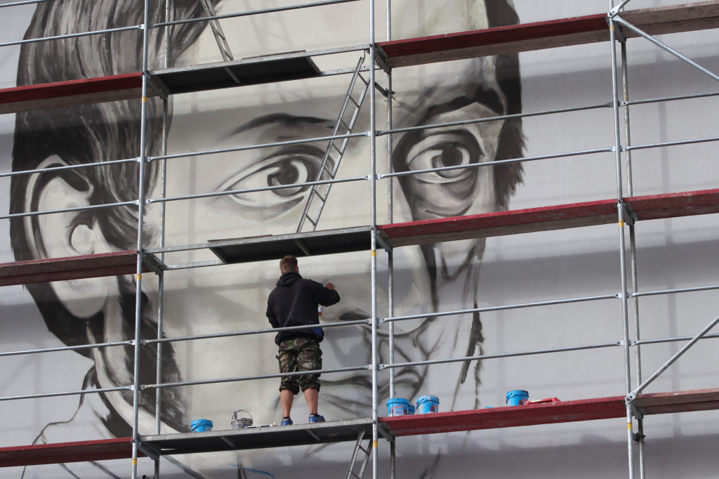 Mural na ścianie gostyńskiego szpitala