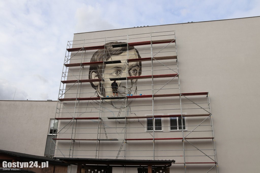 Mural na ścianie gostyńskiego szpitala