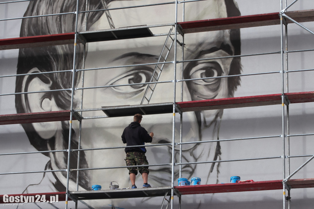 Mural na ścianie gostyńskiego szpitala