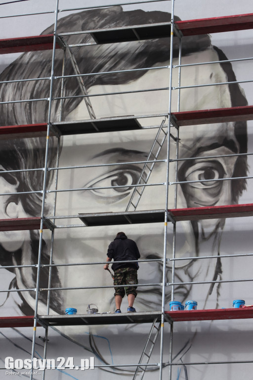 Mural na ścianie gostyńskiego szpitala