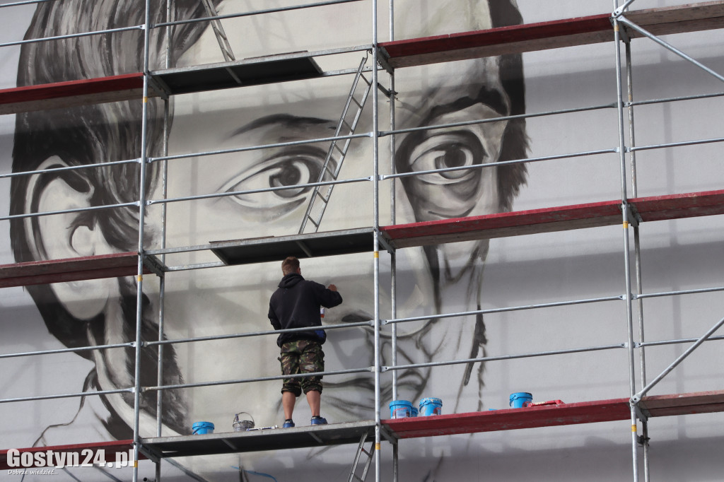 Mural na ścianie gostyńskiego szpitala
