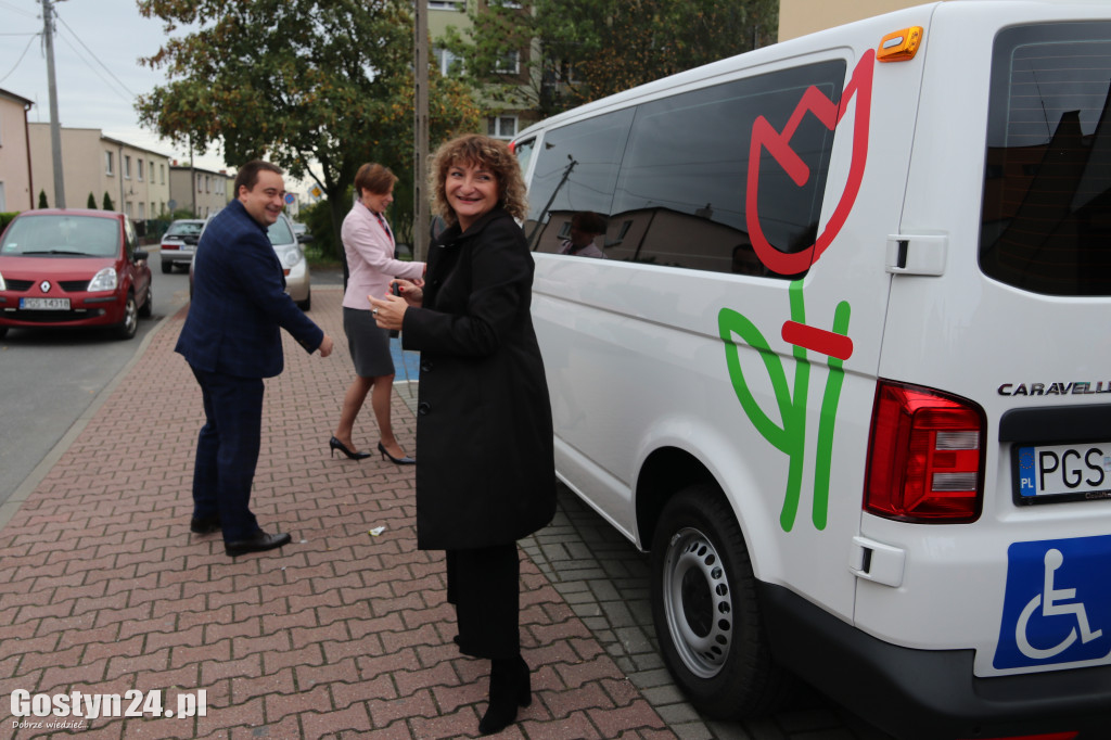 Podopieczni ŚDS w Gostyniu mają nowe auto
