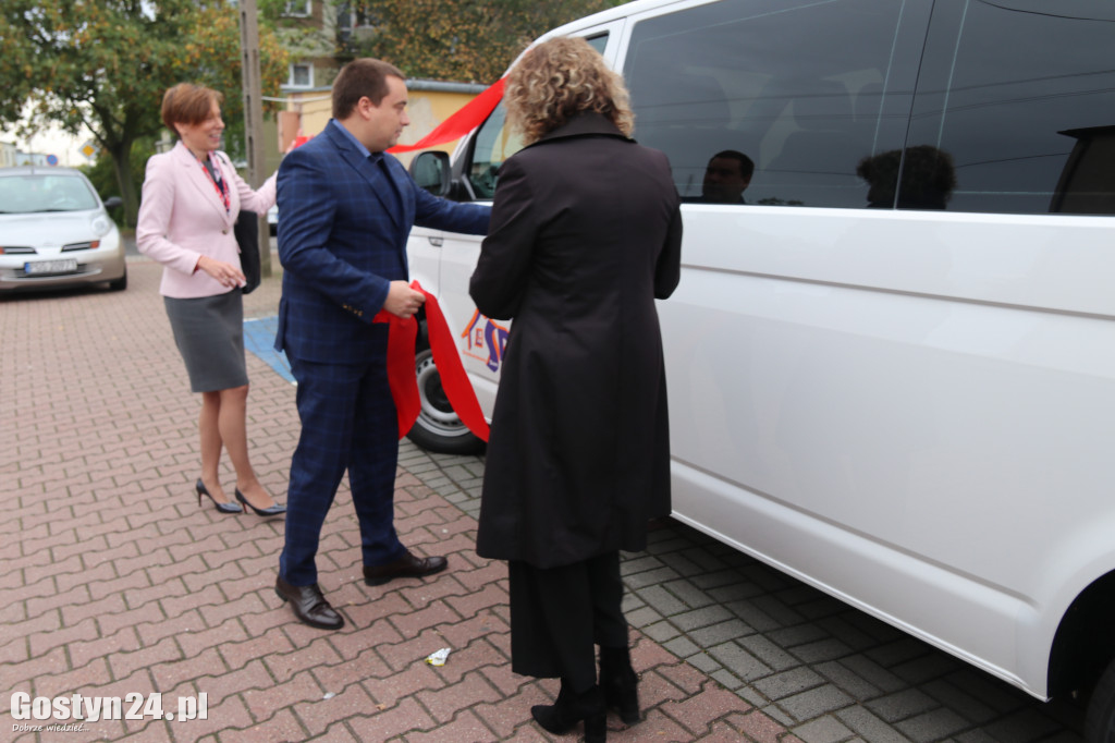 Podopieczni ŚDS w Gostyniu mają nowe auto