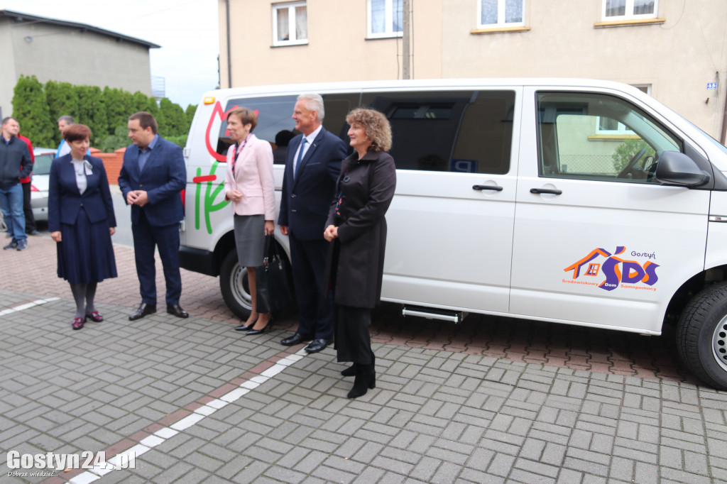 Podopieczni ŚDS w Gostyniu mają nowe auto