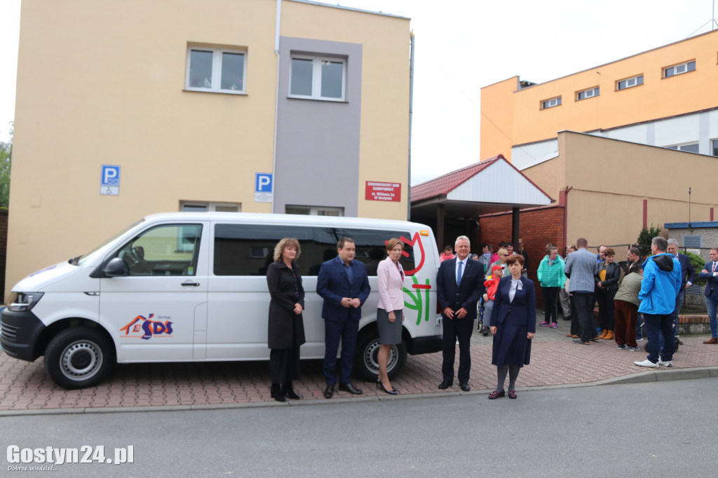 Podopieczni ŚDS w Gostyniu mają nowe auto