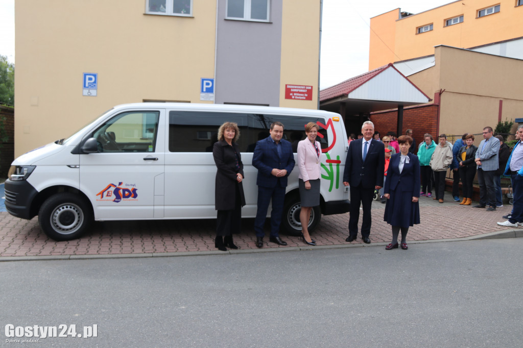 Podopieczni ŚDS w Gostyniu mają nowe auto