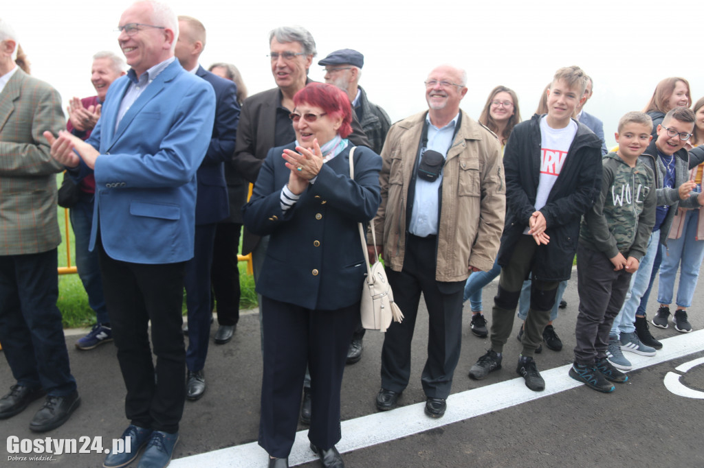 Sadzenie alei dębowej przy ścieżce do Kunowa