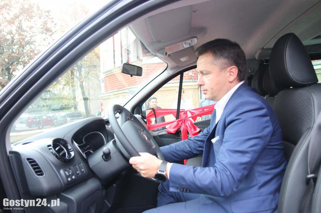 Nowe auta dla ŚDS i DPS w powiecie gostyńskim