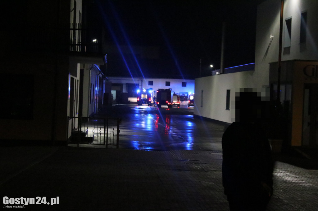 Niebezpieczny pożar w hucie szkła w Poniecu
