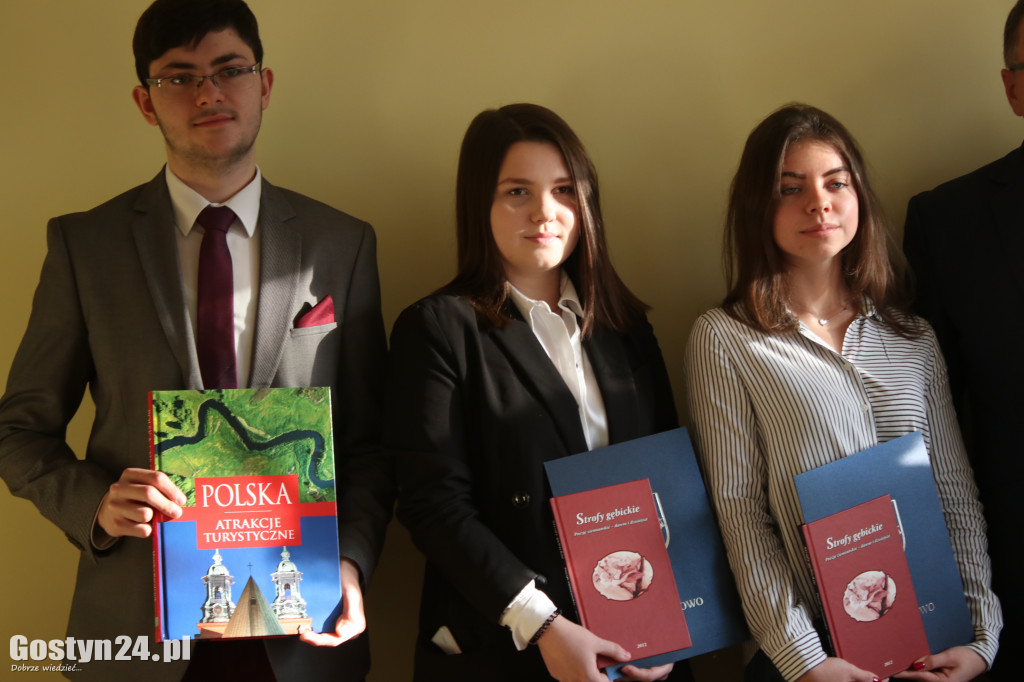 Najlepsi maturzyści odebrali nagrody pieniężne