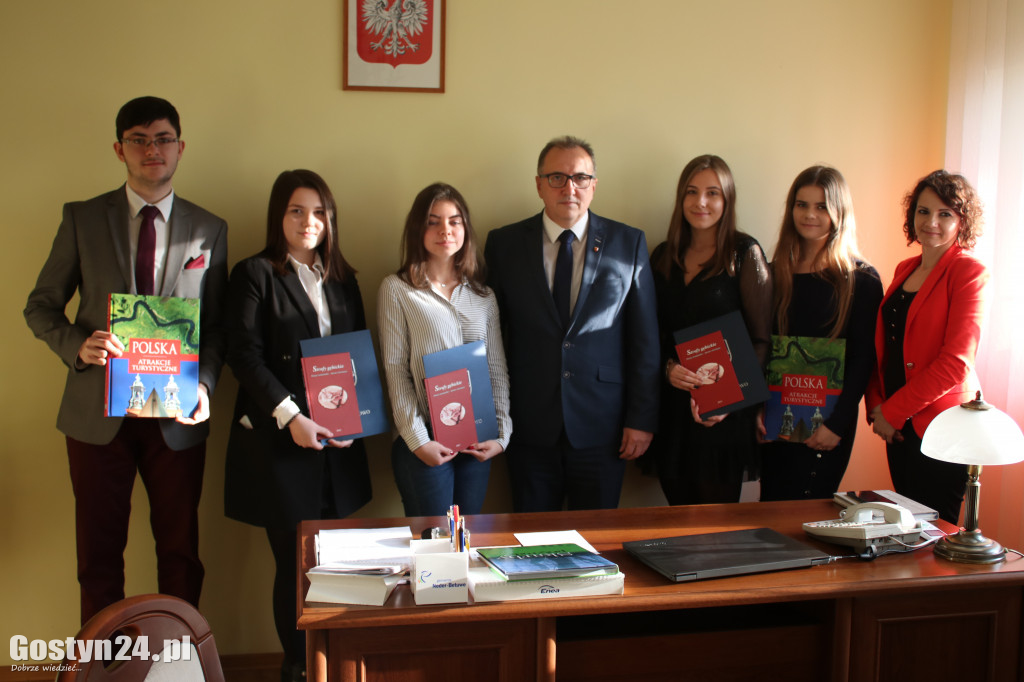 Najlepsi maturzyści odebrali nagrody pieniężne