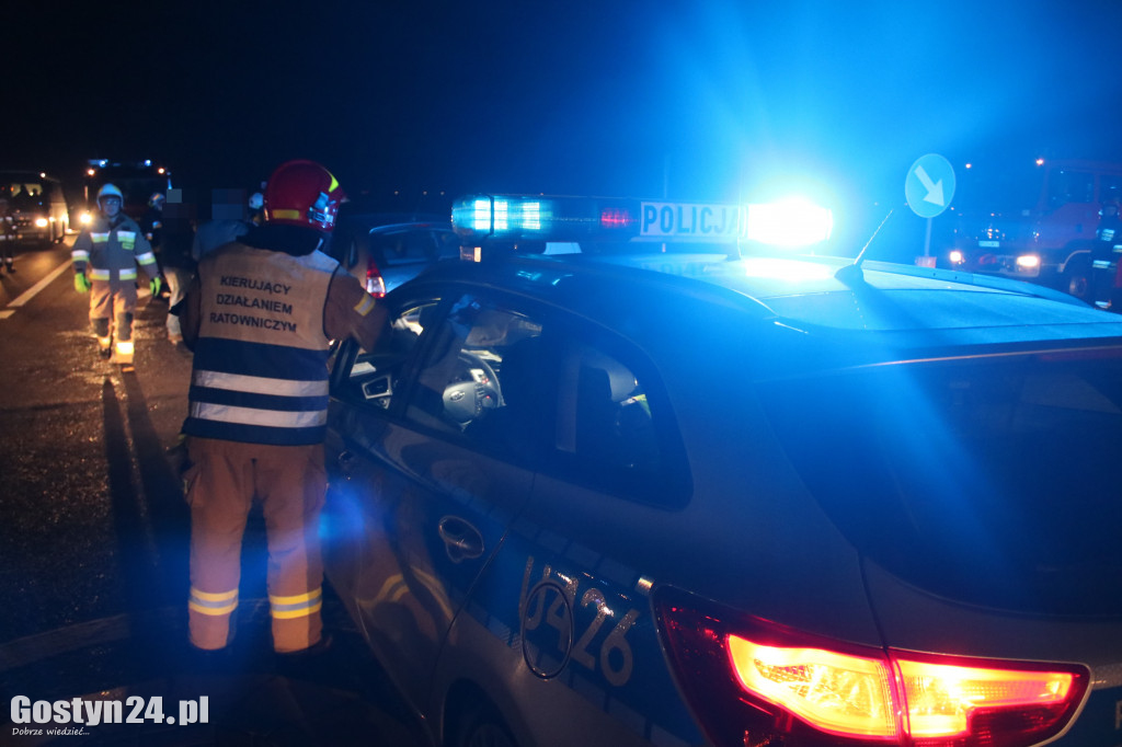 Zderzenie osobówek za Golą w kierunku Leszna