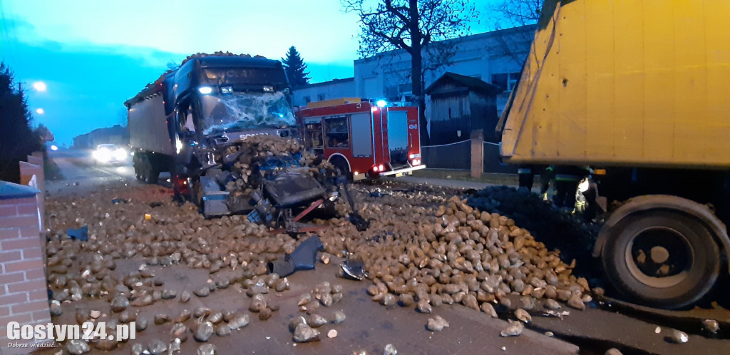 Poranne zderzenie dwóch ciężarówek w Grabonogu