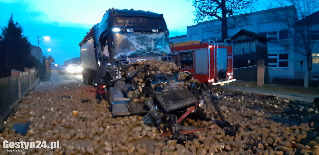 Poranne zderzenie dwóch ciężarówek w Grabonogu