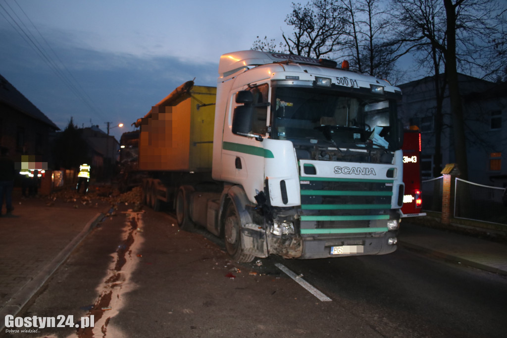 Zderzenie dwóch ciężarówek w Grabonogu