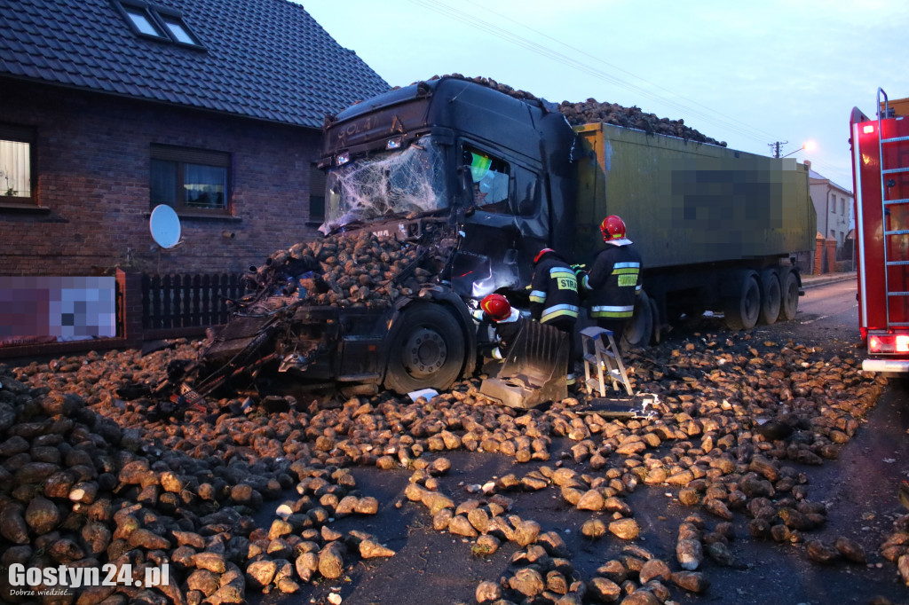 Zderzenie dwóch ciężarówek w Grabonogu