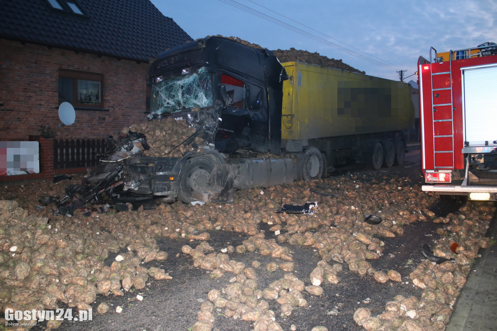 Zderzenie dwóch ciężarówek w Grabonogu