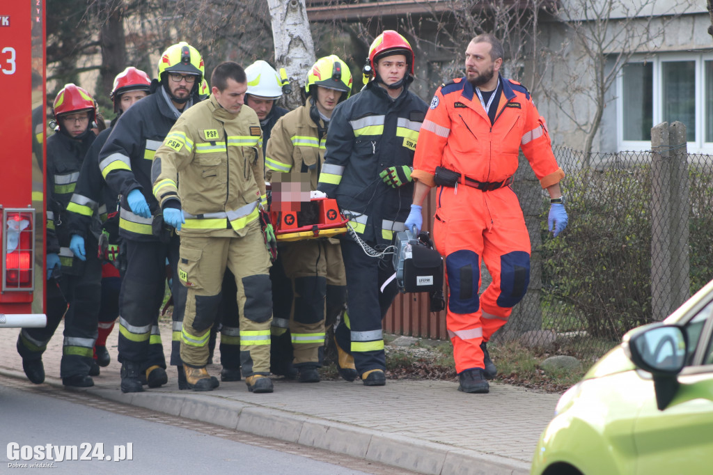 Zderzenie dwóch samochodów i motocykla