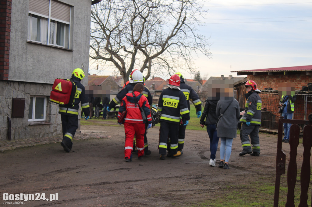 Zderzenie dwóch samochodów i motocykla