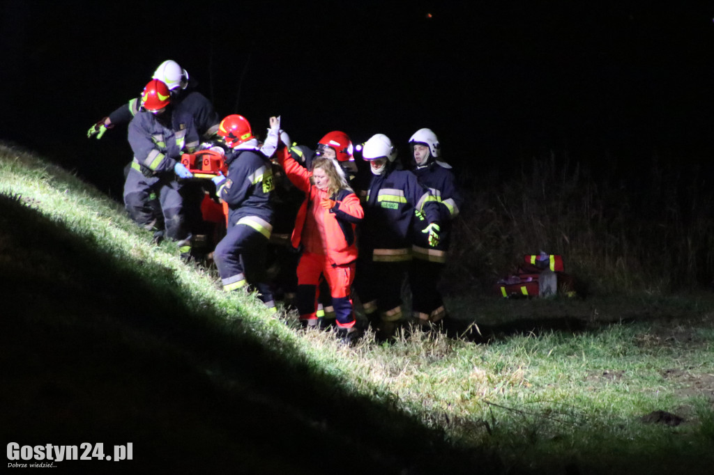 Auto dachowało w kanale na trasie Gostyń-Grabonóg