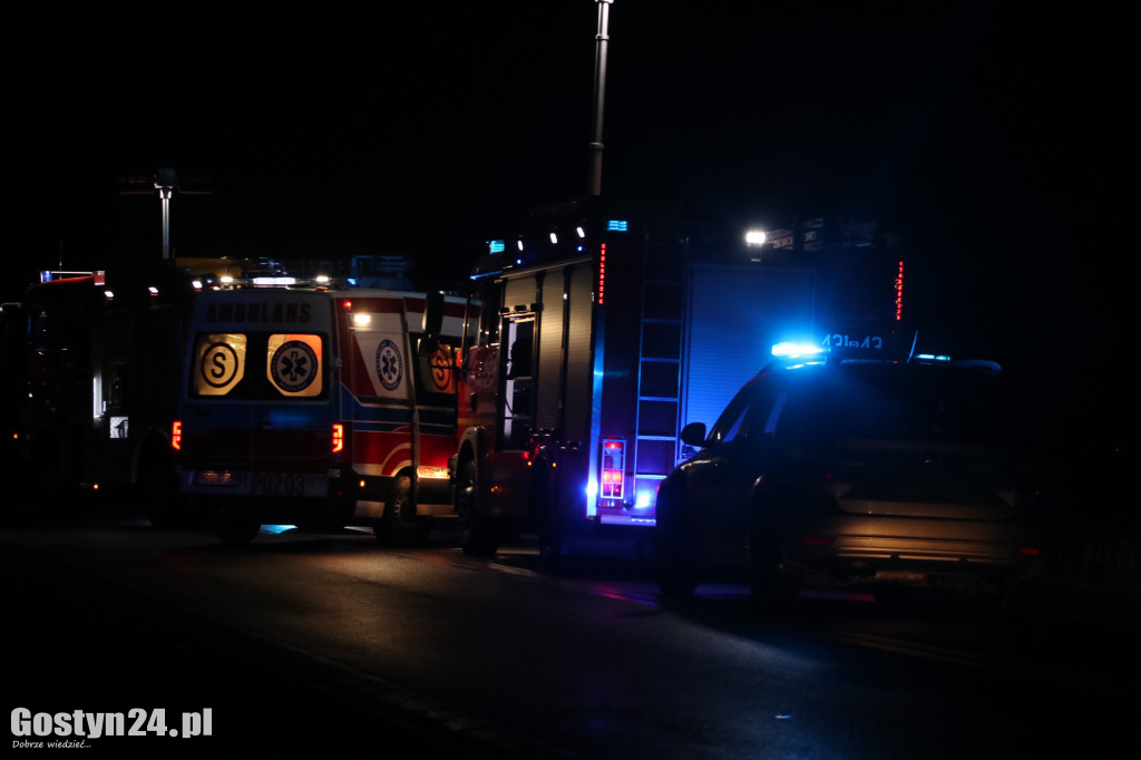 Auto dachowało w kanale na trasie Gostyń-Grabonóg