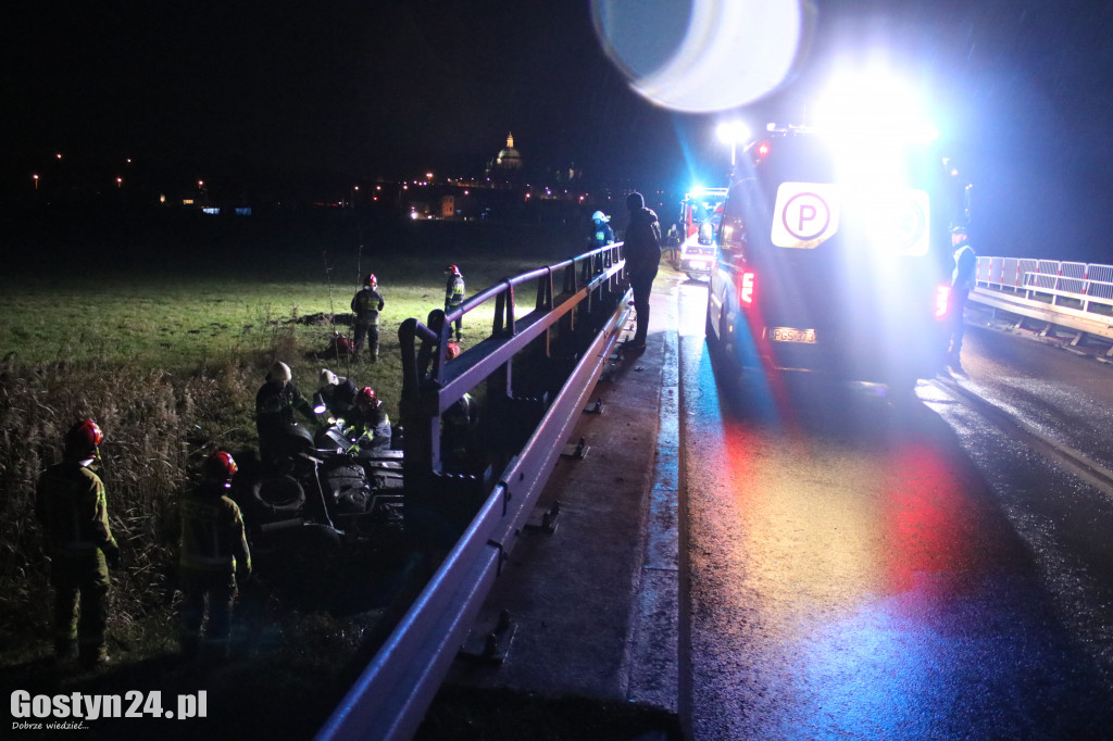 Auto dachowało w kanale na trasie Gostyń-Grabonóg
