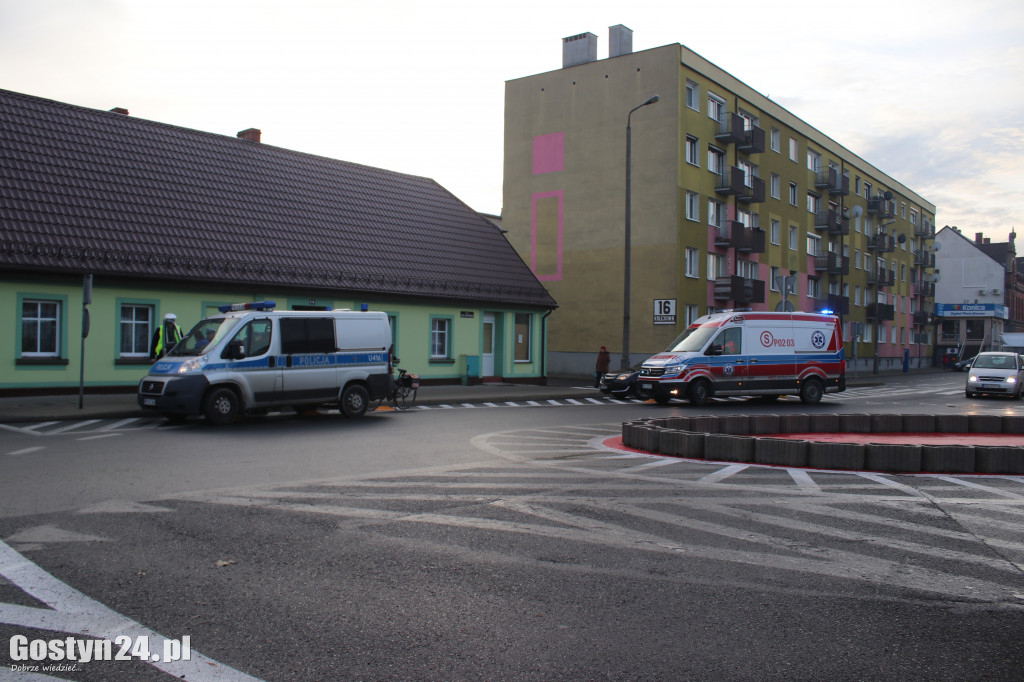 Potrącenie rowerzysty na nowym rondzie