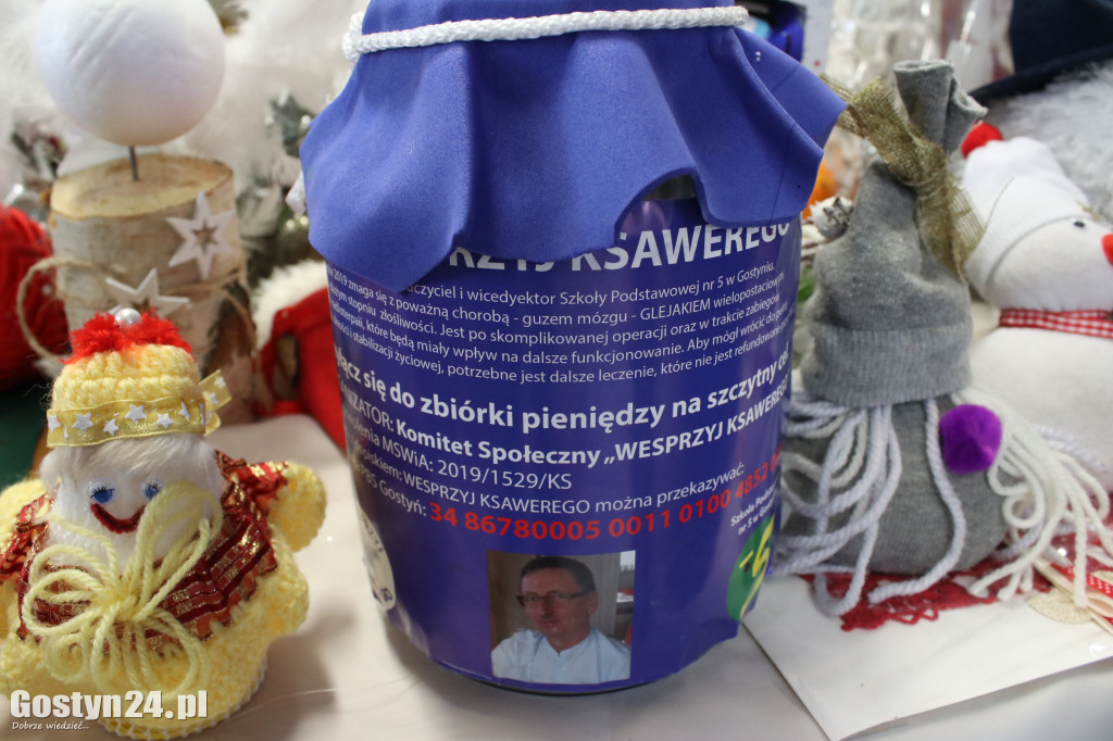 Charytatywny jarmark bożonarodzeniowy w SP5 Gostyń