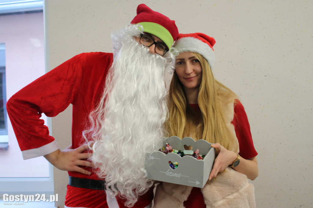 Charytatywny jarmark bożonarodzeniowy w SP5 Gostyń