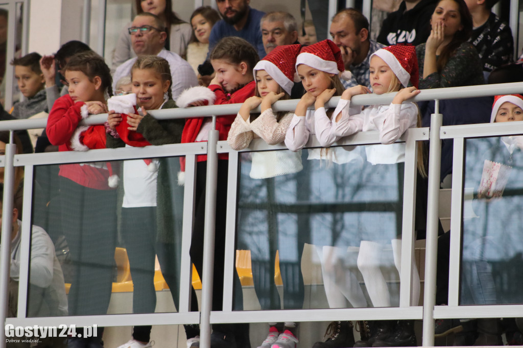 Charytatywny jarmark bożonarodzeniowy w SP5 Gostyń