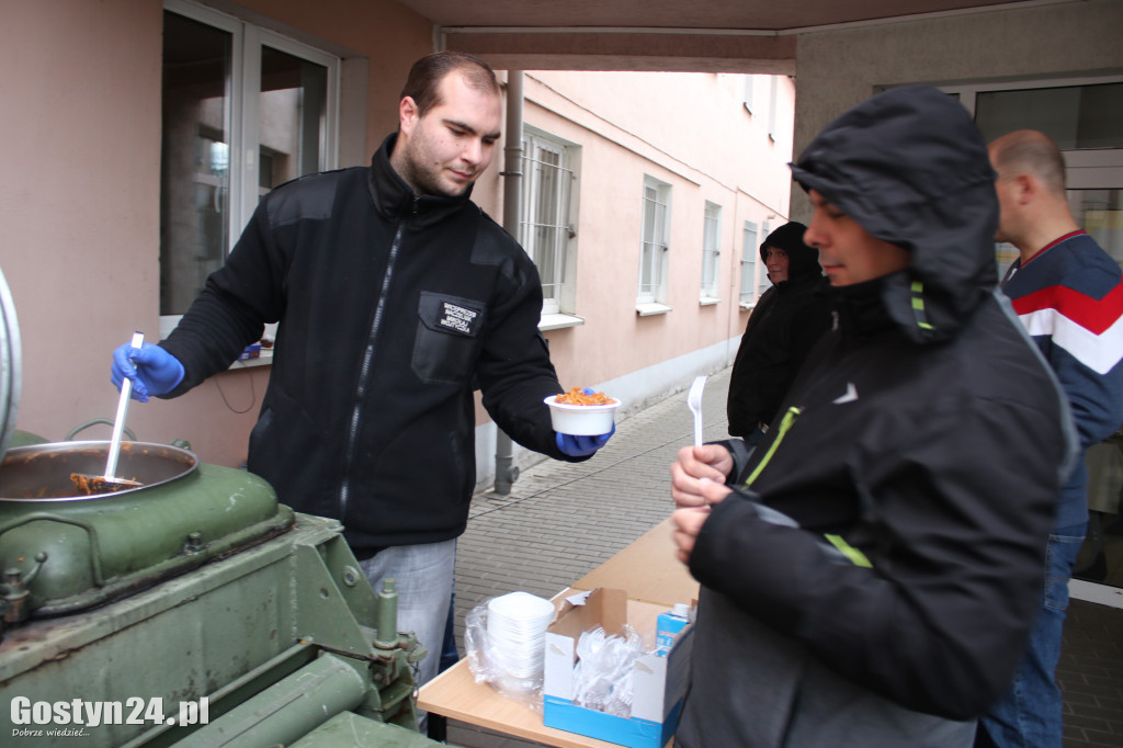 Charytatywny jarmark bożonarodzeniowy w SP5 Gostyń