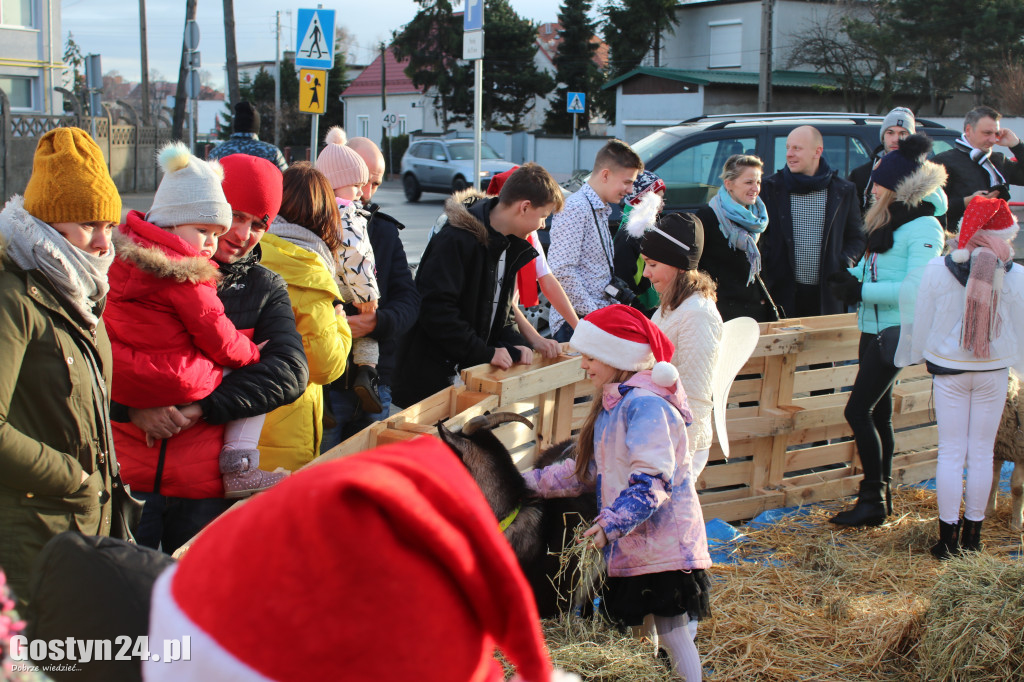 Charytatywny jarmark bożonarodzeniowy w SP5 Gostyń