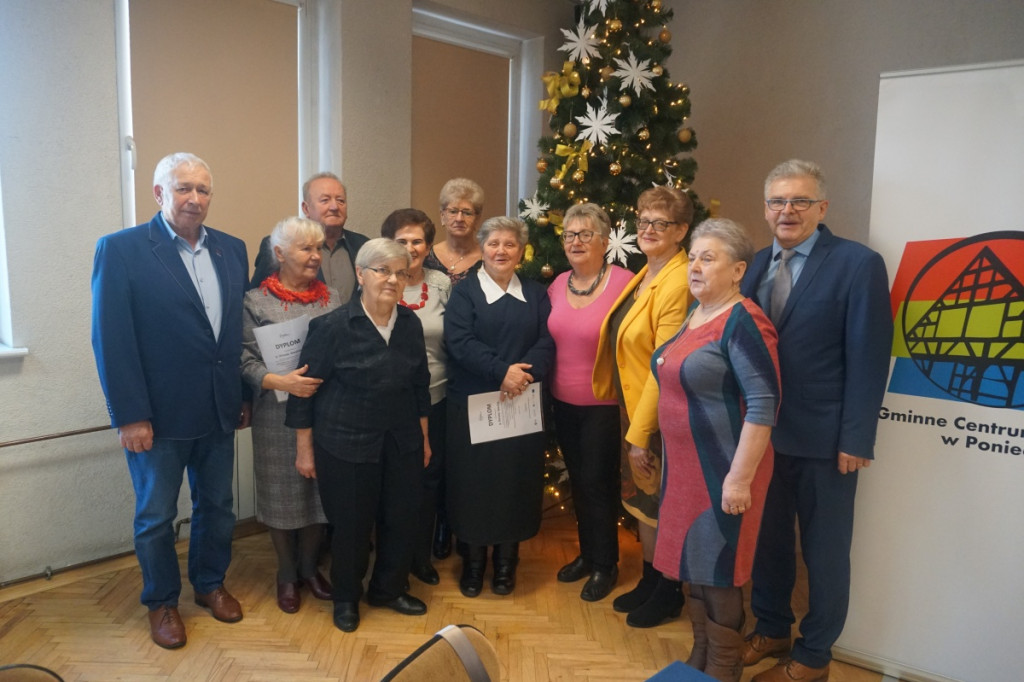 Seniorzy 65+ z Ponieca ukończyli kurs