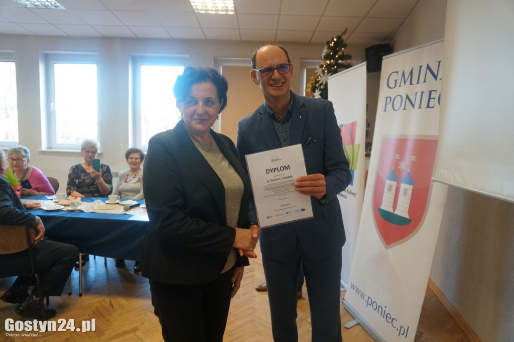 Seniorzy 65+ z Ponieca ukończyli kurs