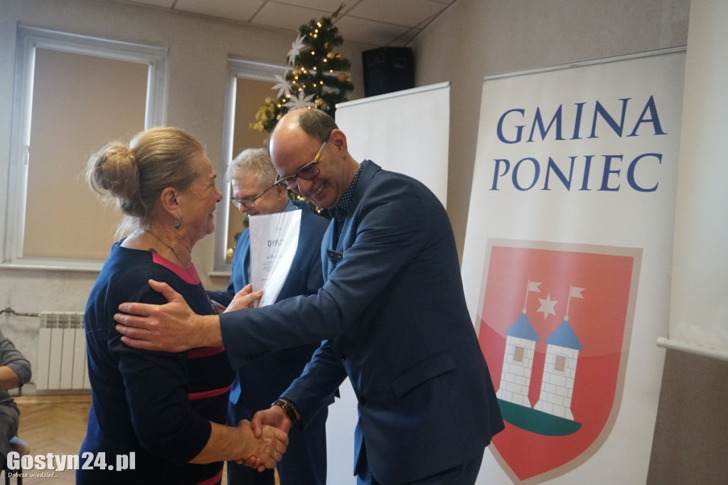 Seniorzy 65+ z Ponieca ukończyli kurs