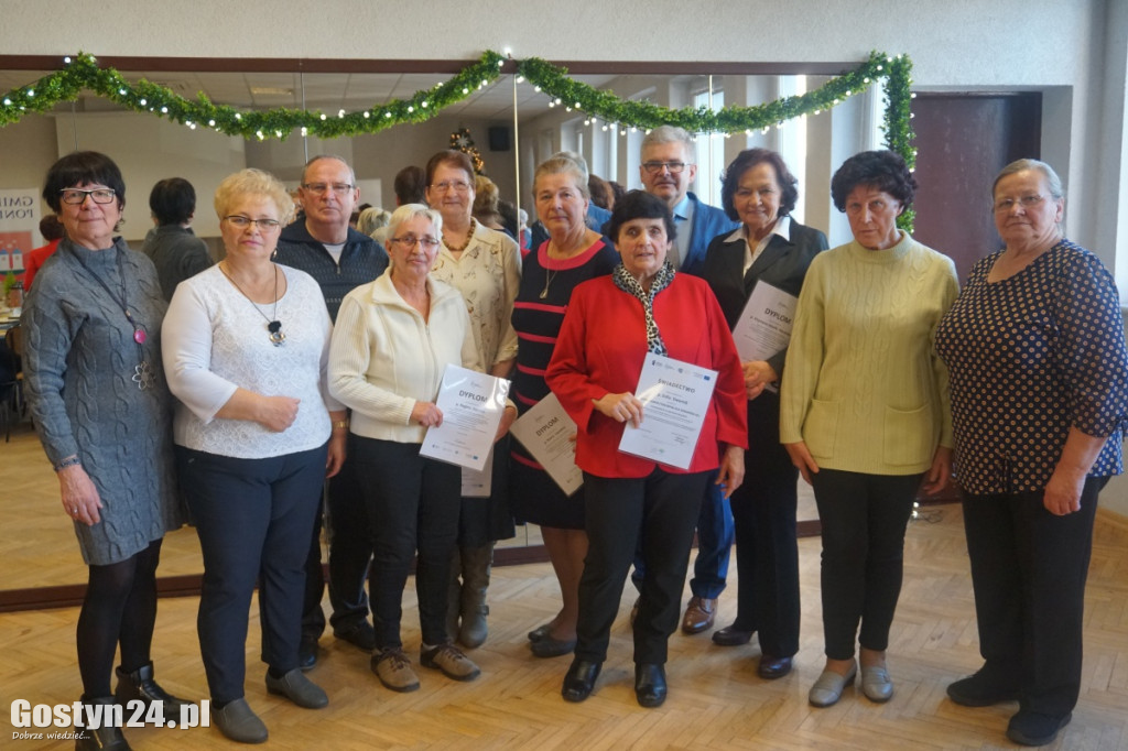 Seniorzy 65+ z Ponieca ukończyli kurs