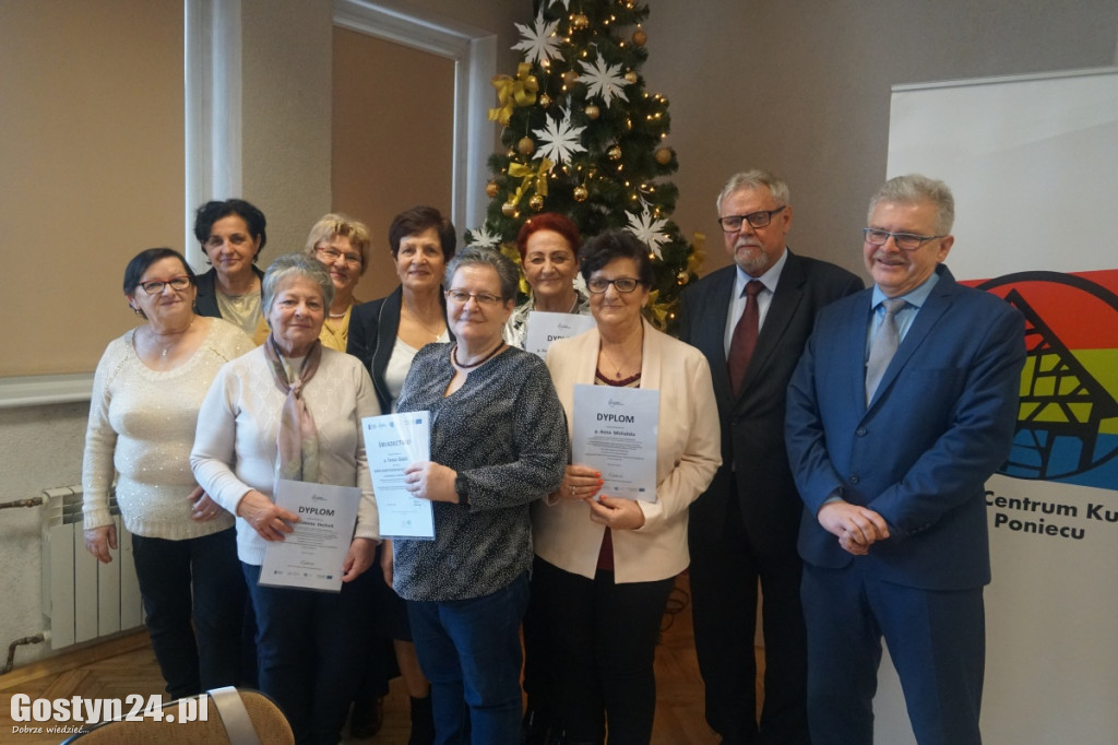 Seniorzy 65+ z Ponieca ukończyli kurs