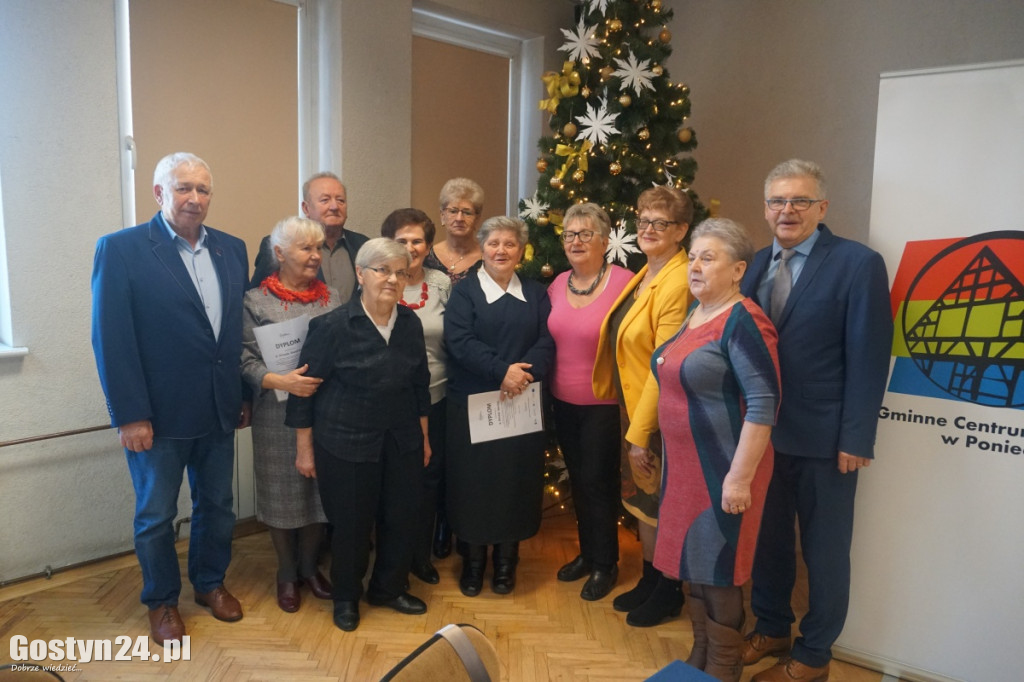 Seniorzy 65+ z Ponieca ukończyli kurs